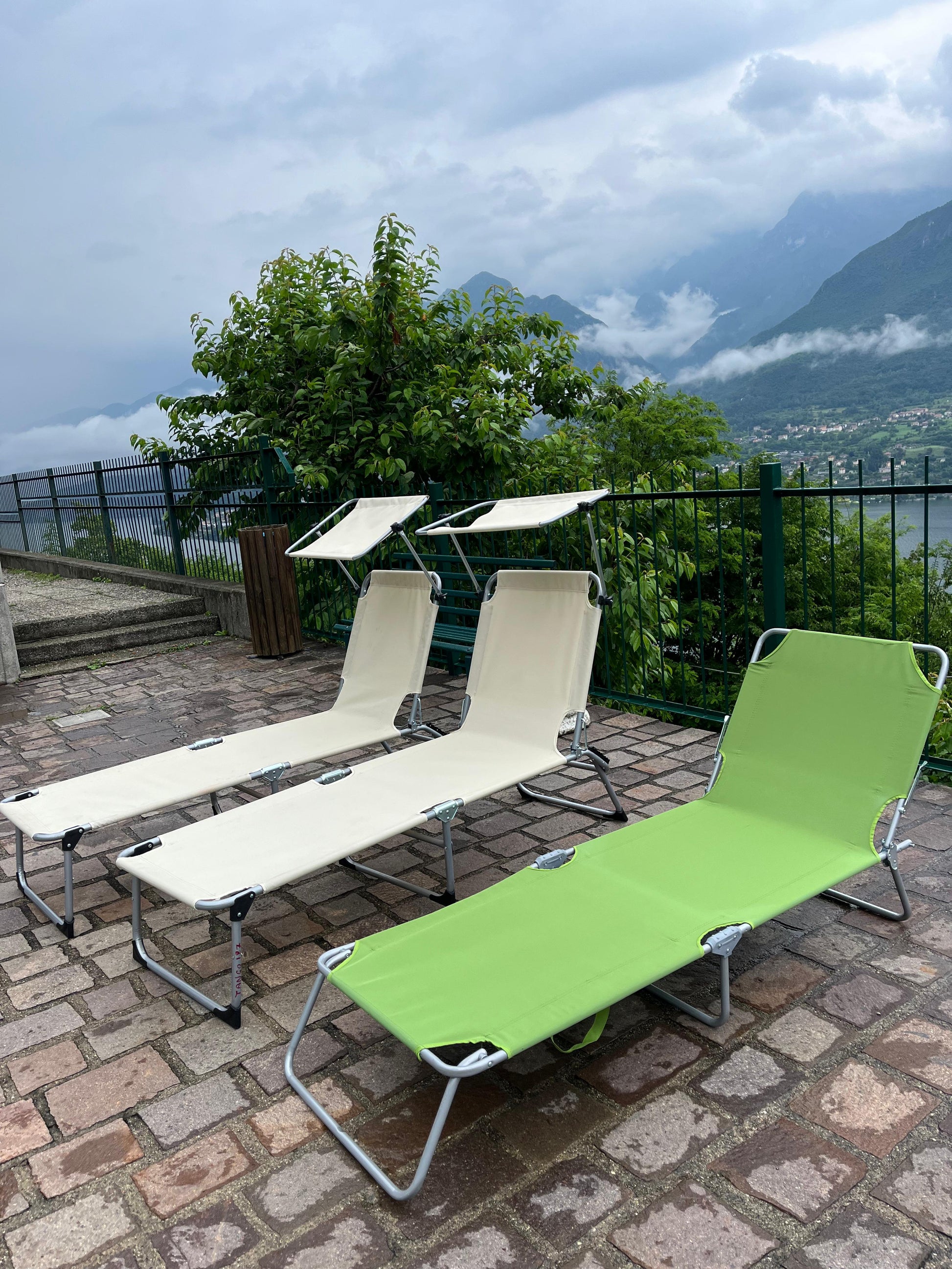 Pool lounger rental