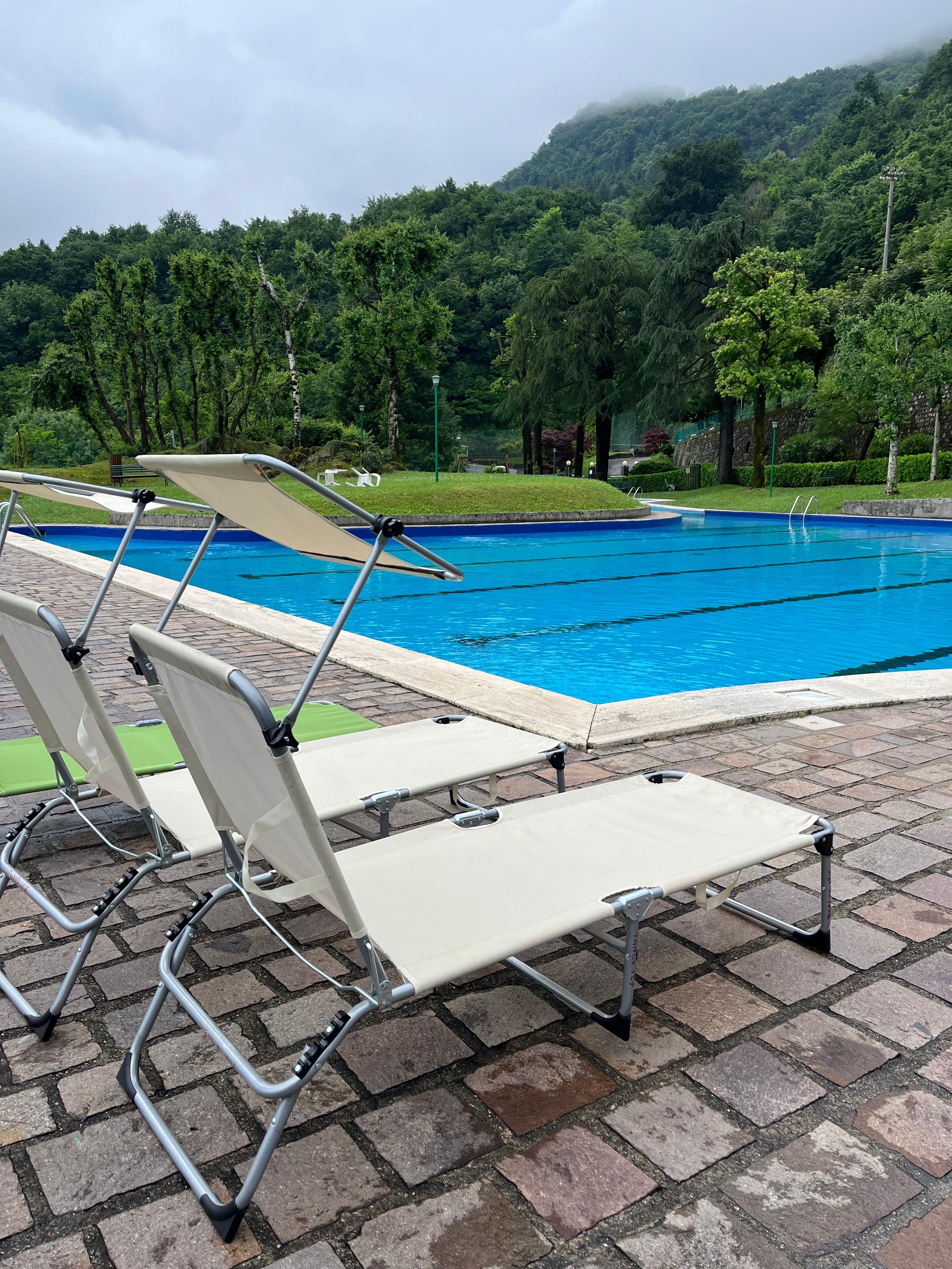 Pool lounger rental